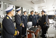 越南海军015号舰、016号舰编队参观中国军舰并与中国海军进行体育交流